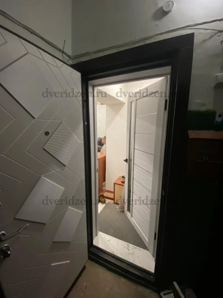 Входная дверь
